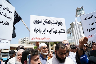 «أشباه داعش» ينشطون في طرابلس.. إحتجاجات مناصرة لبقاء النازحين والمحافظ يرد!
