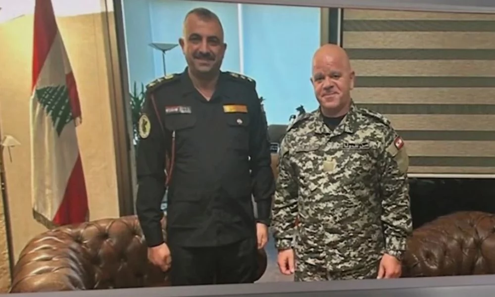 بالصورة: جواز سفر "العقيد الوهمي"!