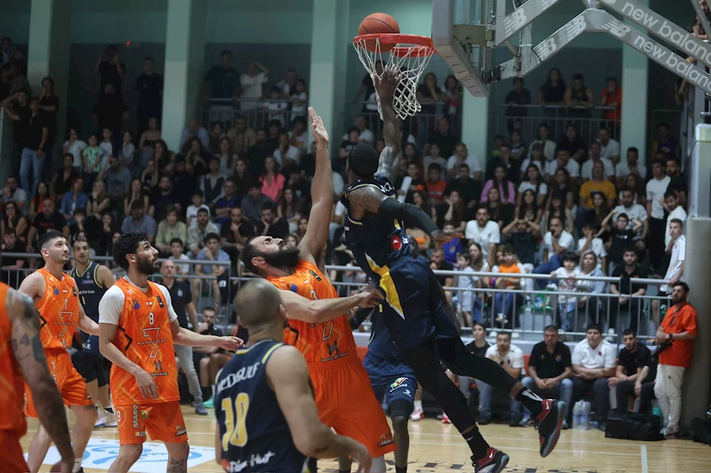 الرياضي يتقدم هومنتمن 2-0 في سلسلة نصف النهائي