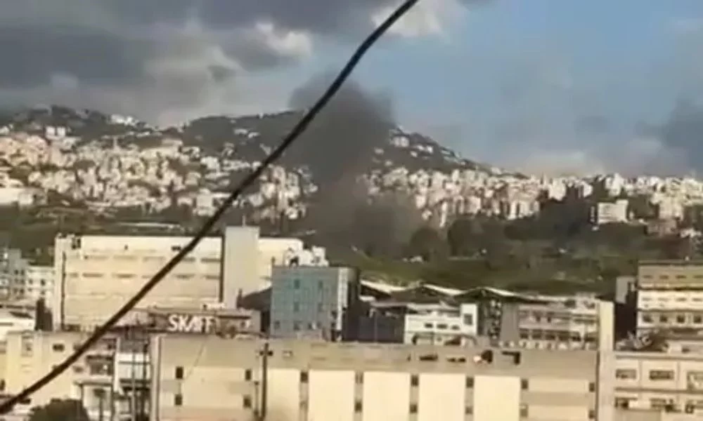 خاص بيروت تايم: الهيئة الصحيّة تنقل جثة بسريّة من موقع الغارة على المنصوريّة