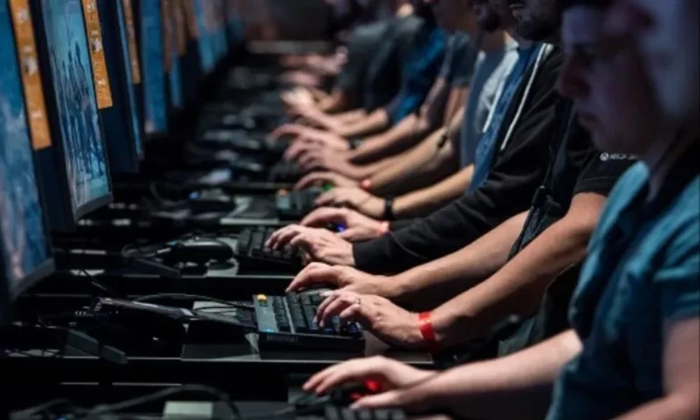 بالفيديو- الذباب الإلكتروني .. إشاعات بدوام كامل