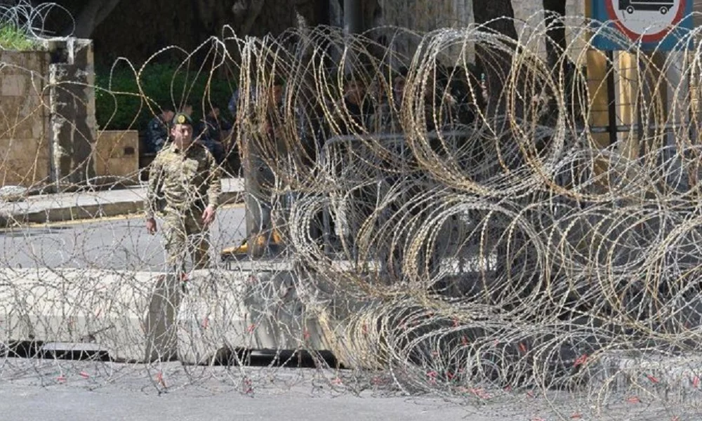 القضاء يفتح الطريق ..  من الرصيف الى سكك الحديد