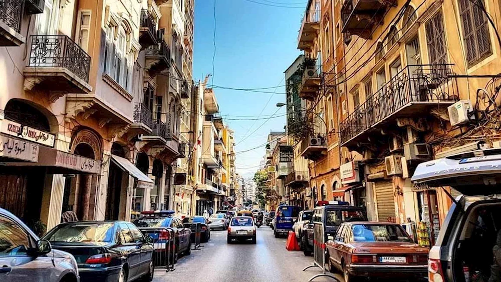 بالفيديو- الجميزة تحت وطأة التعديات على الأرصفة