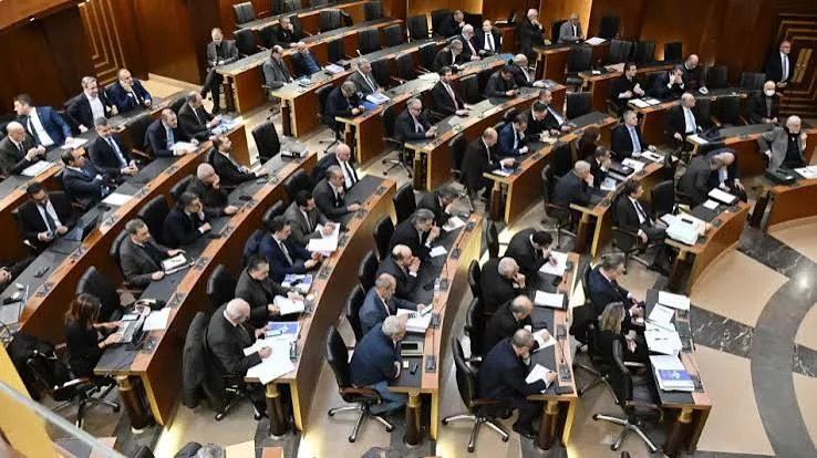 دفاعاً عن معاشات النواب والـ٥٠٠٠ دولار