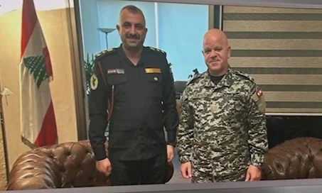 بالصورة: جواز سفر "العقيد الوهمي"!