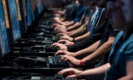 بالفيديو- الذباب الإلكتروني .. إشاعات بدوام كامل