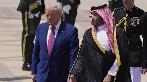 رجل الصفقات يزور الشرق الأوسط: ترامب يتنقل بين الحوثيين وحماس في رحلة استراتيجية غير مسبوقة