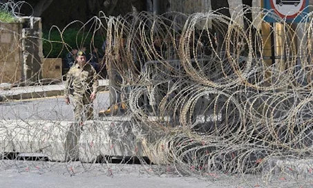 القضاء يفتح الطريق ..  من الرصيف الى سكك الحديد